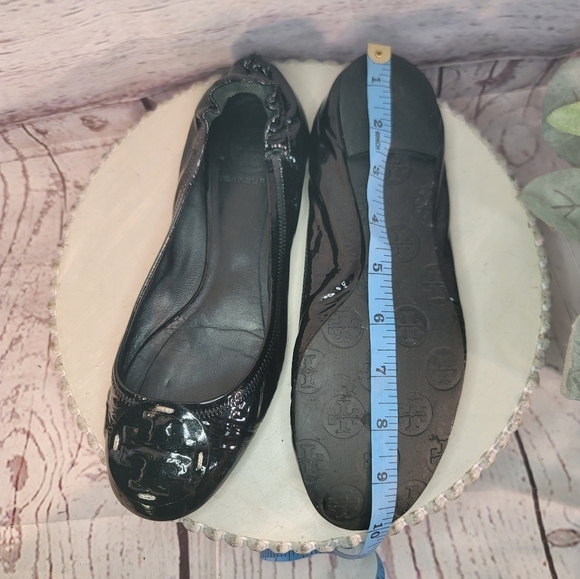 Tory Burch Women's Minnie Black Patent Leather Womens Ballet Travel Shoe - Picture 14 of 15